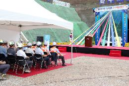 첨부 이미지: 20170725 포항-삼척 화수터널 관통식3