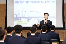 첨부 이미지: 20190826 신입직원 임명장 수여식 및 특강1