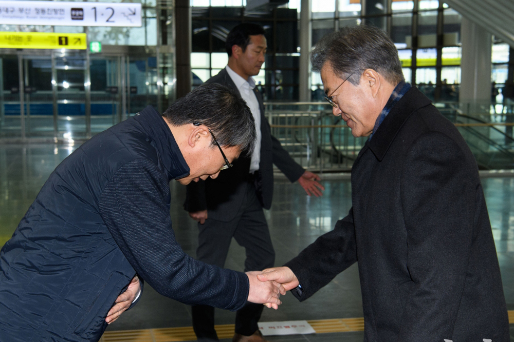 첨부 이미지: 20171219 문재인 대통령 강릉역 방문2.