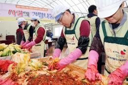 첨부 이미지: 20151126 사랑의 김장나눔1